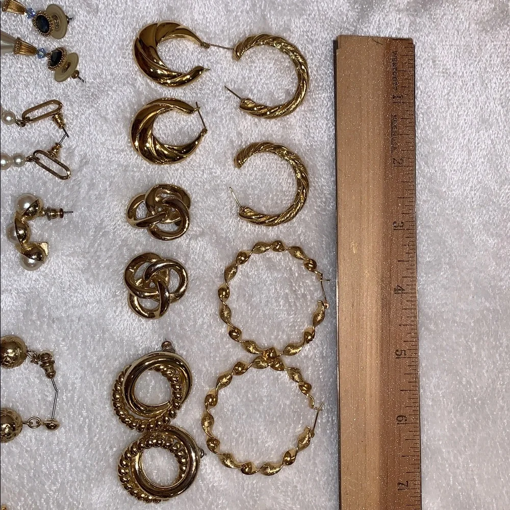 Elegant Gold and Black Jewelry Set